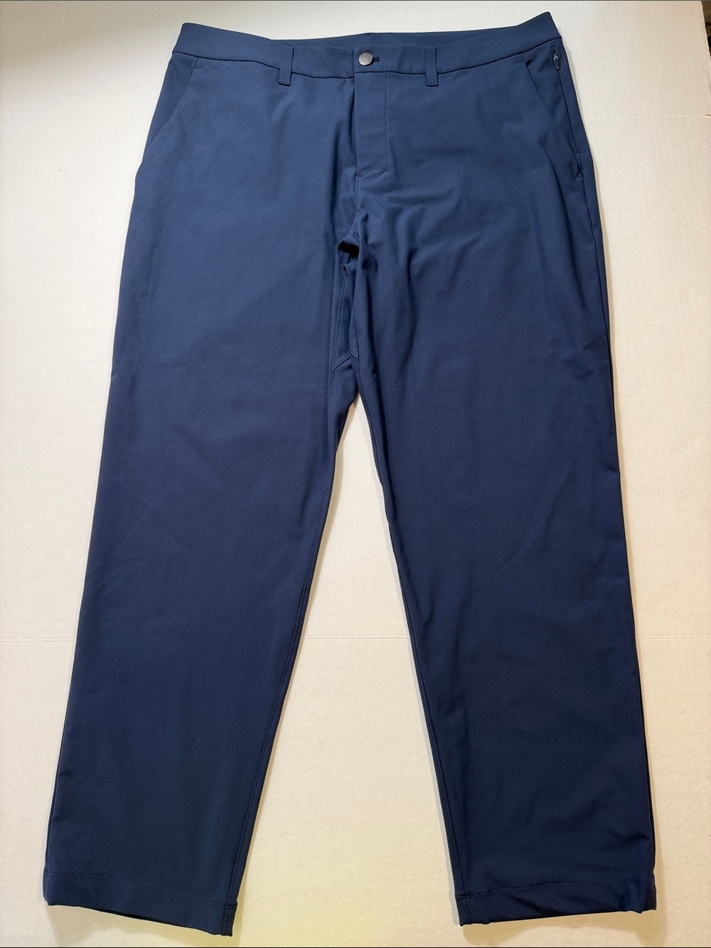Lululemon ABC Classic-Fit 5 Pocket Pant Warpstreme
Style LM5AR2S